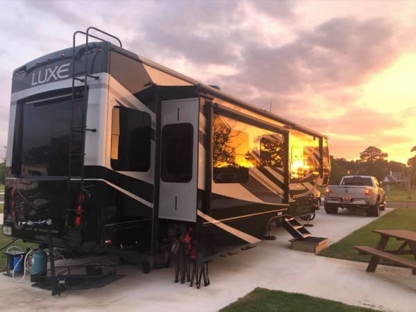 full_time_fifth_wheel_living