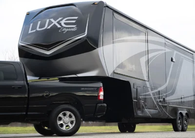 SOLD | Luxe Elegante 33EFS | 10620