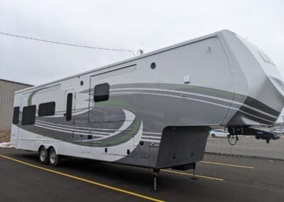 SOLD | Luxe Elite 39FB | 10675