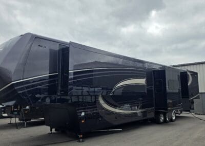 SOLD Luxe 46RKB Elite Fifth Wheel | 10730