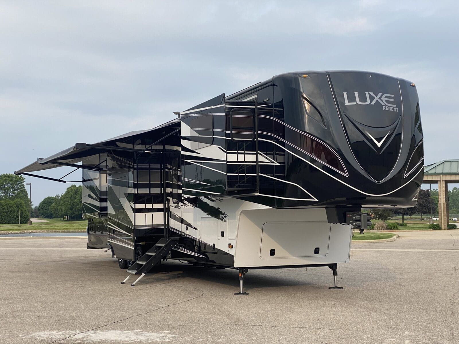 Come and see Luxury fifth wheels like this the Luxe Regent 48FLB at our Private Event near the Hershey RV Show.
