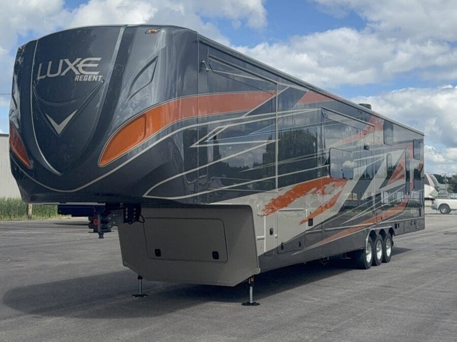 NEW | Luxe Toy Hauler 49RH | 10709